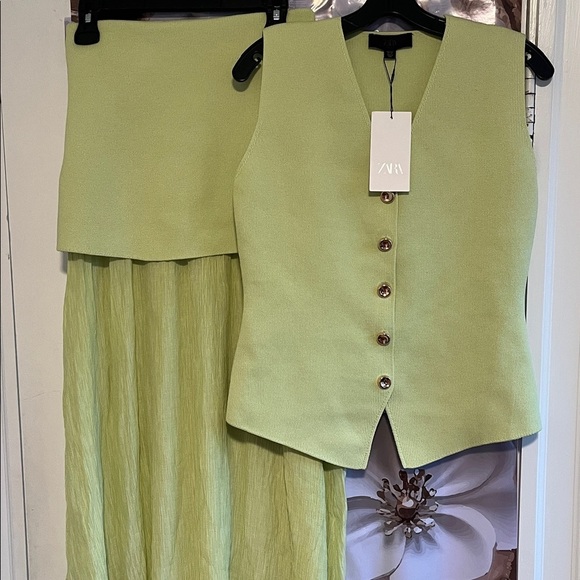 NWT ZARA 2pc 2025 collection vest + skirt S/M
🚨 FINAL PRICE NO OFFER ACCEPT - Picture 5 of 15